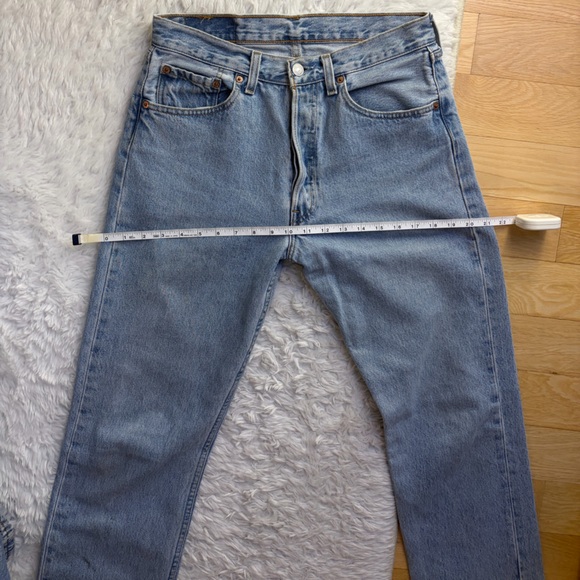 90s Vintage Levi’s 501 Light Wash Jeans - Picture 7 of 14
